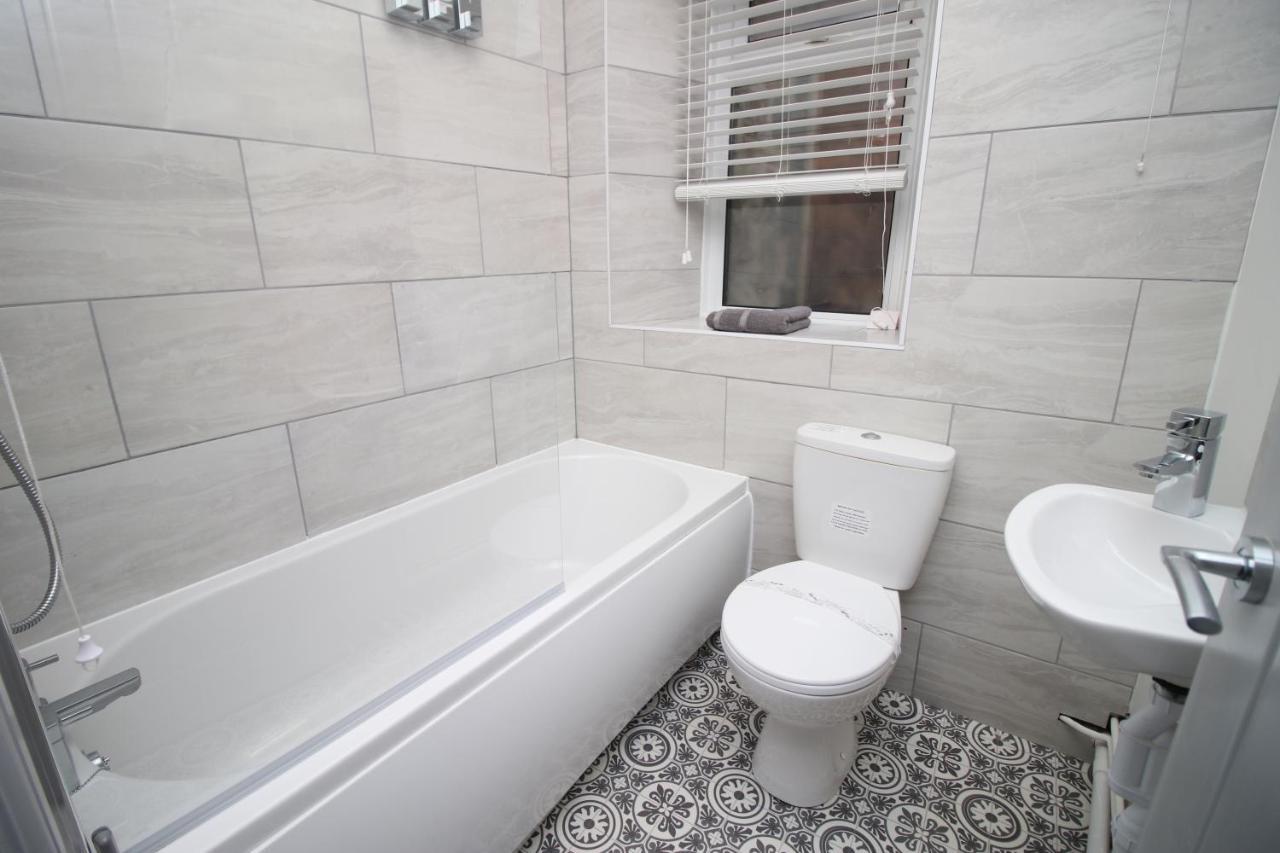 Sleeps 6, Smart Tv'S, Parking Swansea & Morriston Hospital Exterior foto